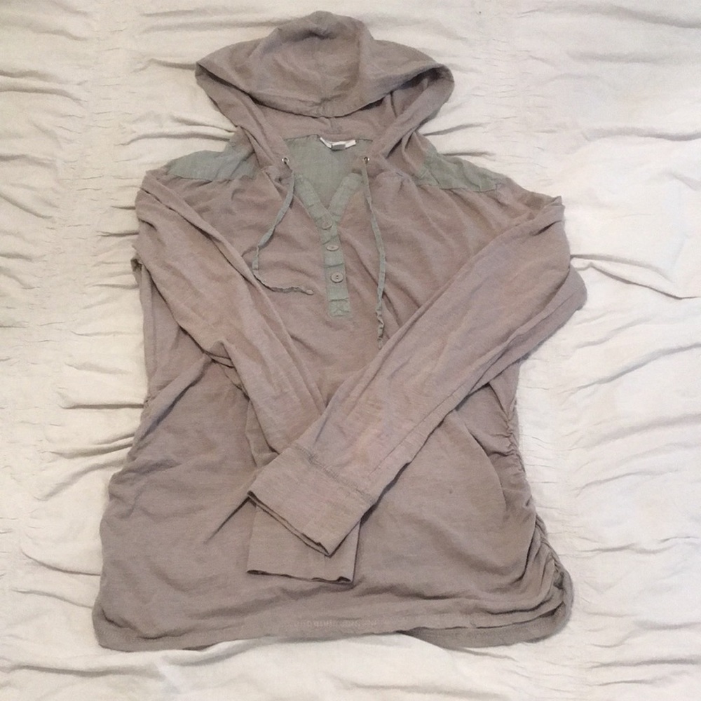 Liz Lange long sleeve maternity shirt